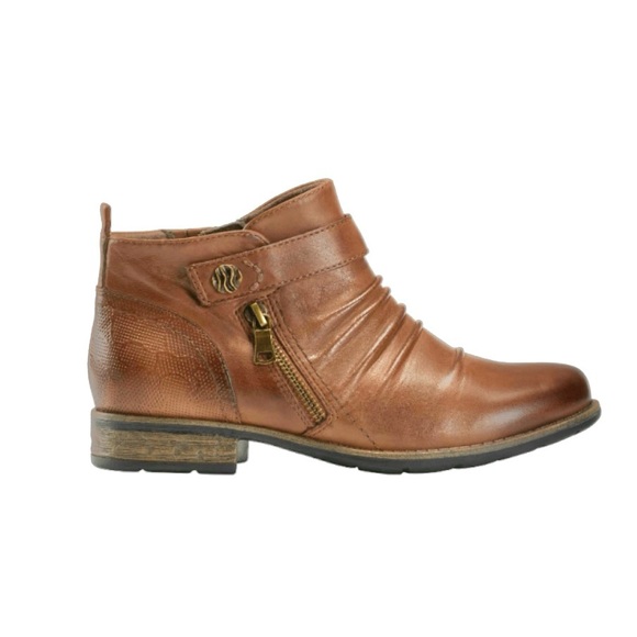 Earth Shoes - Earth Avani Buckeye Leather Ankle Booties in Almond brown